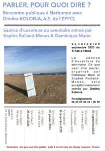 Affiche de la conférence avec pour illustration une porte plantée au milieu d'une plage de sable sur fond de ciel bleu avec un filet de nuage à l'horizon.